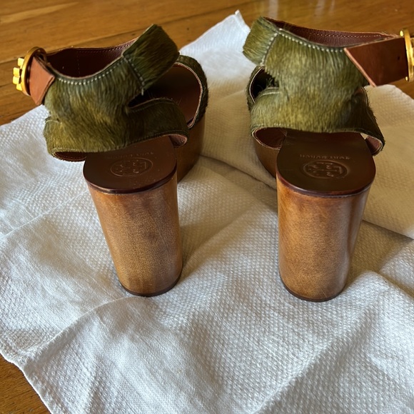 Tory Burch Camilla Calf Hair Wooden Platform Sandal - Picture 7 of 7